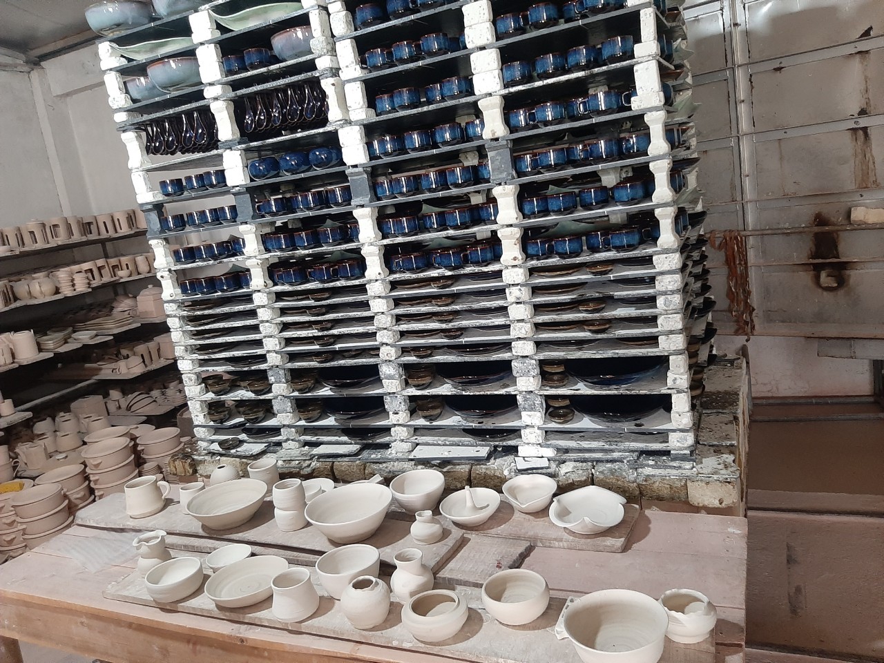 sản phẩm sau khi làm được mang về xưởng nung