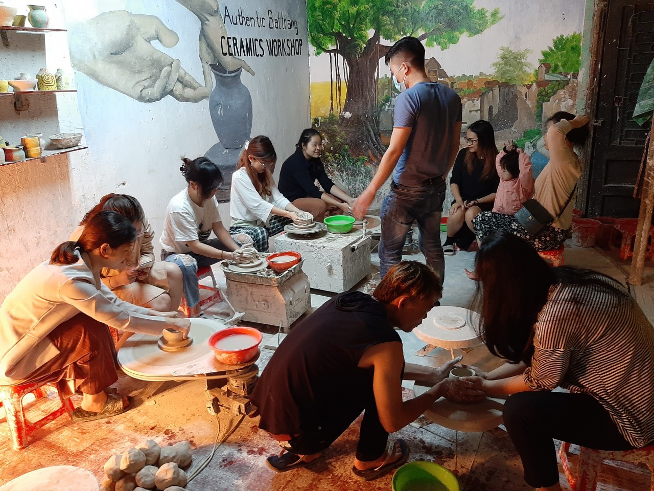 Thú vị và độc đáo lớp trải nghiệm làm gốm bát tràng ngay giữa lòng thủ đô hanoi - the bat trang pottery class in hanoi center