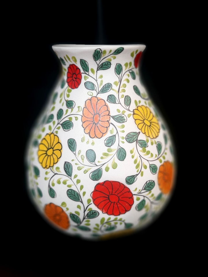 Hand paited vase /Bình căm hoa  giỏ cua - họa tiết hoa dây vẽ tay