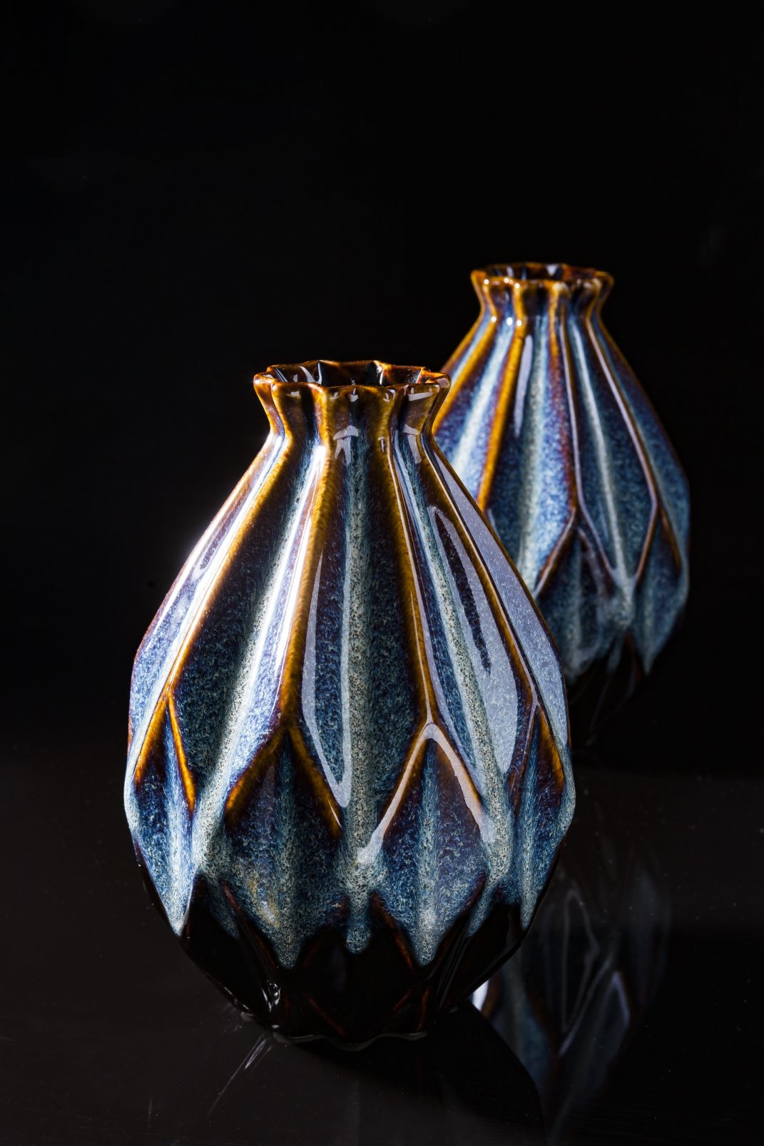 Diamond Blue vase - bình cắm hoa kim cương men hỏa biến sản xuất tại xưởng gốm sứ gia oanh authentic bat trang
