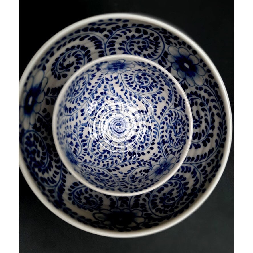 Hand-painted flower pattern ceramic rice bowl made in Bat Trang