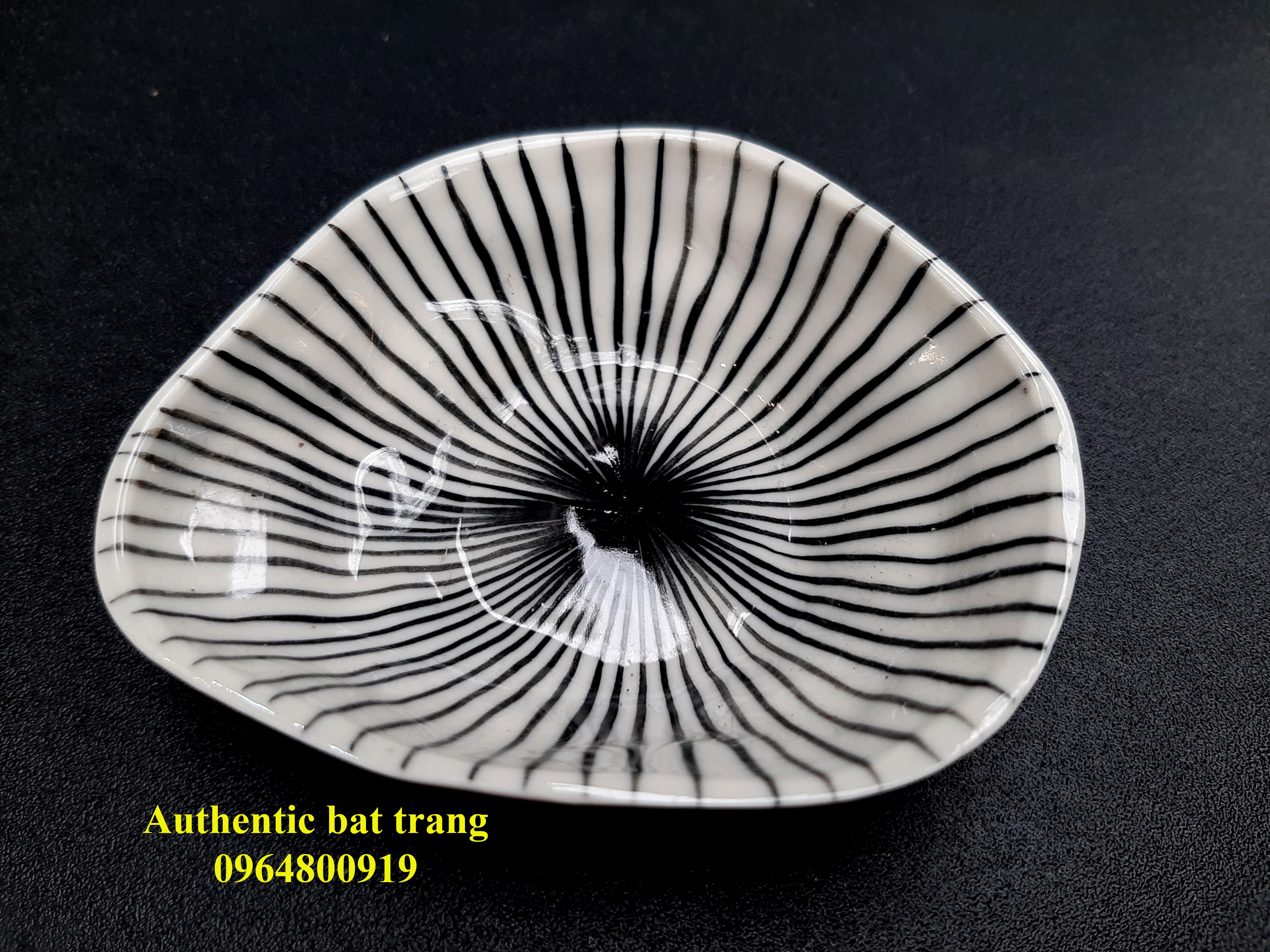 The ceramics bowls - hand painted/ bát méo vẽ tay