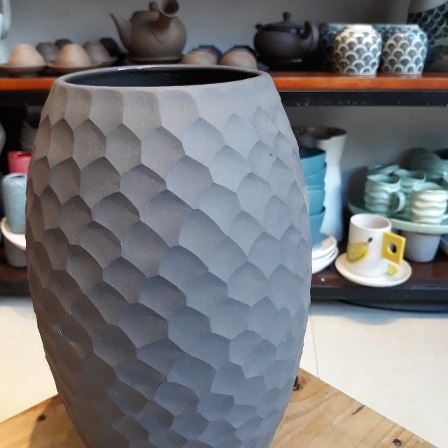 Handmade vase make from Bat trang, Vietnam