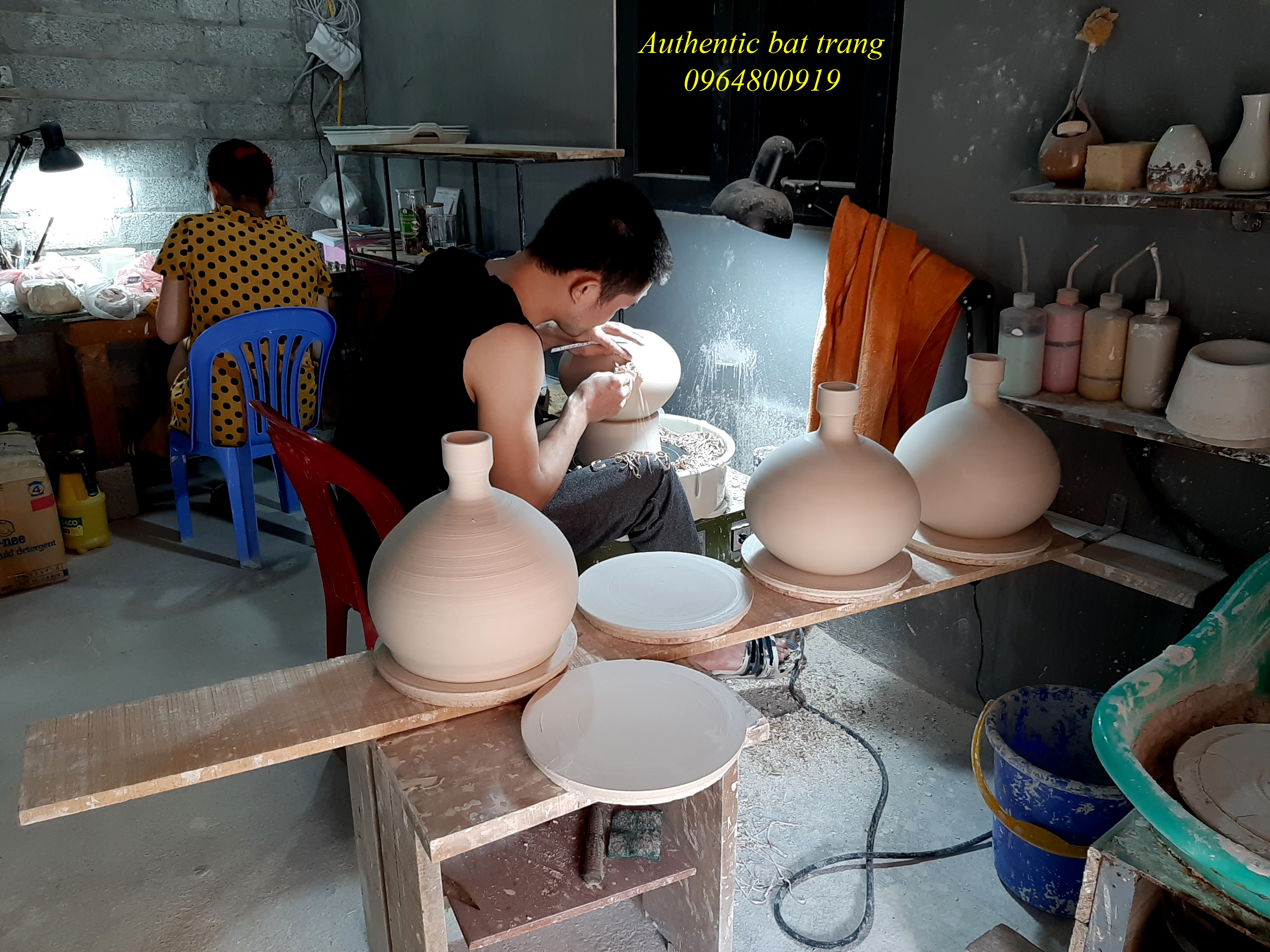 Bình hút lộc men lam - bát tràng, Sản phẩm vuốt và vẽ tay thủ công bởi xưởng sản xuất gốm sứ Authentic bat trang
