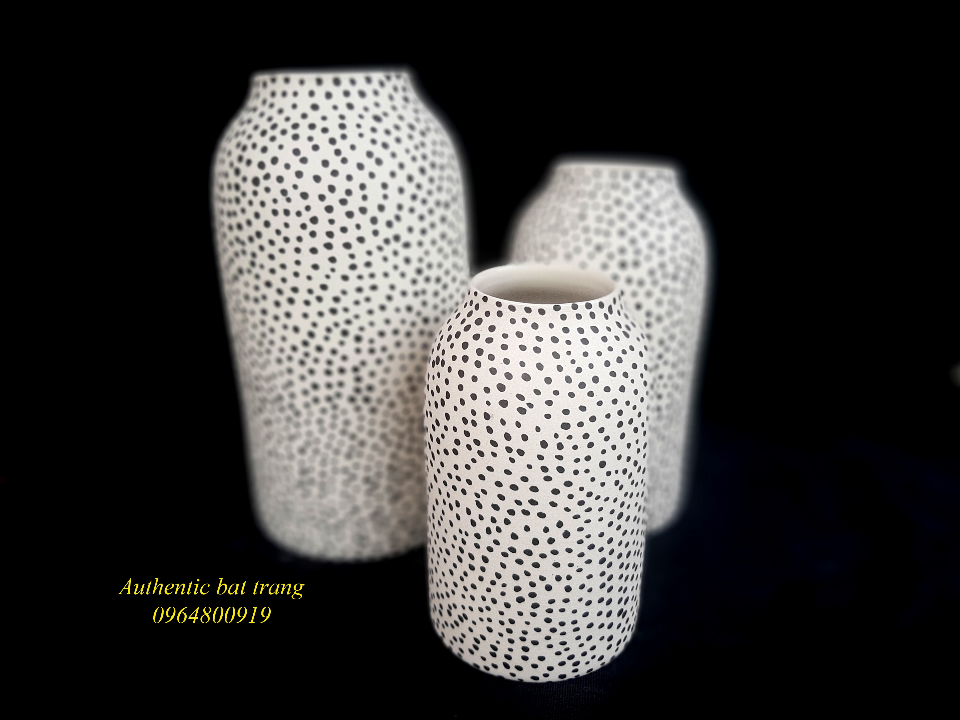 Home decor dots vases/ Bộ bình  trụ chấm bi, trang trí nhà cửa sản phẩm vẽ tay thủ công tai xưởng gốm sứ Authentic bat trang
