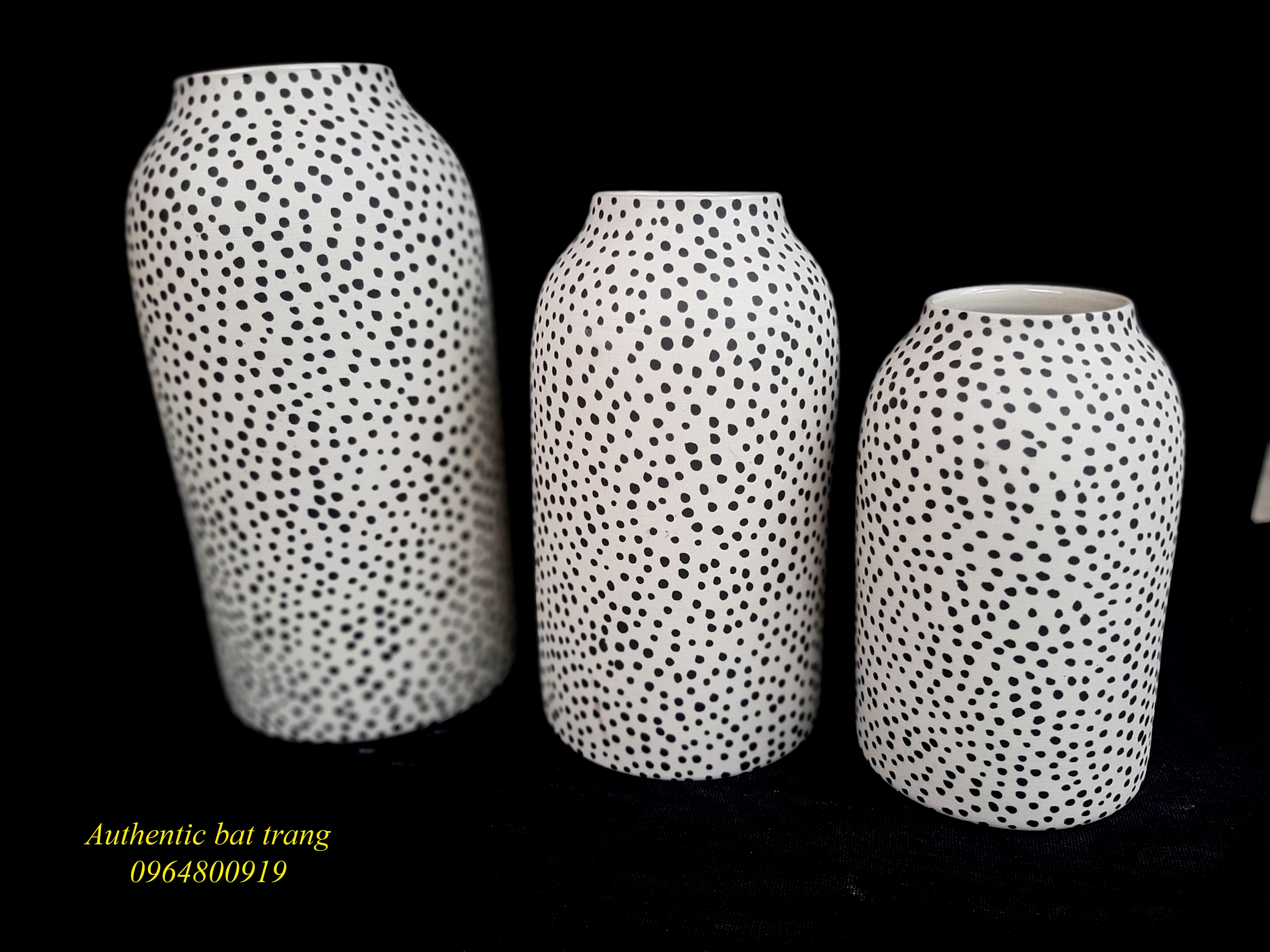 Home decor dots vases/ Bộ bình  trụ chấm bi, trang trí nhà cửa sản phẩm vẽ tay thủ công tai xưởng gốm sứ Authentic bat trang