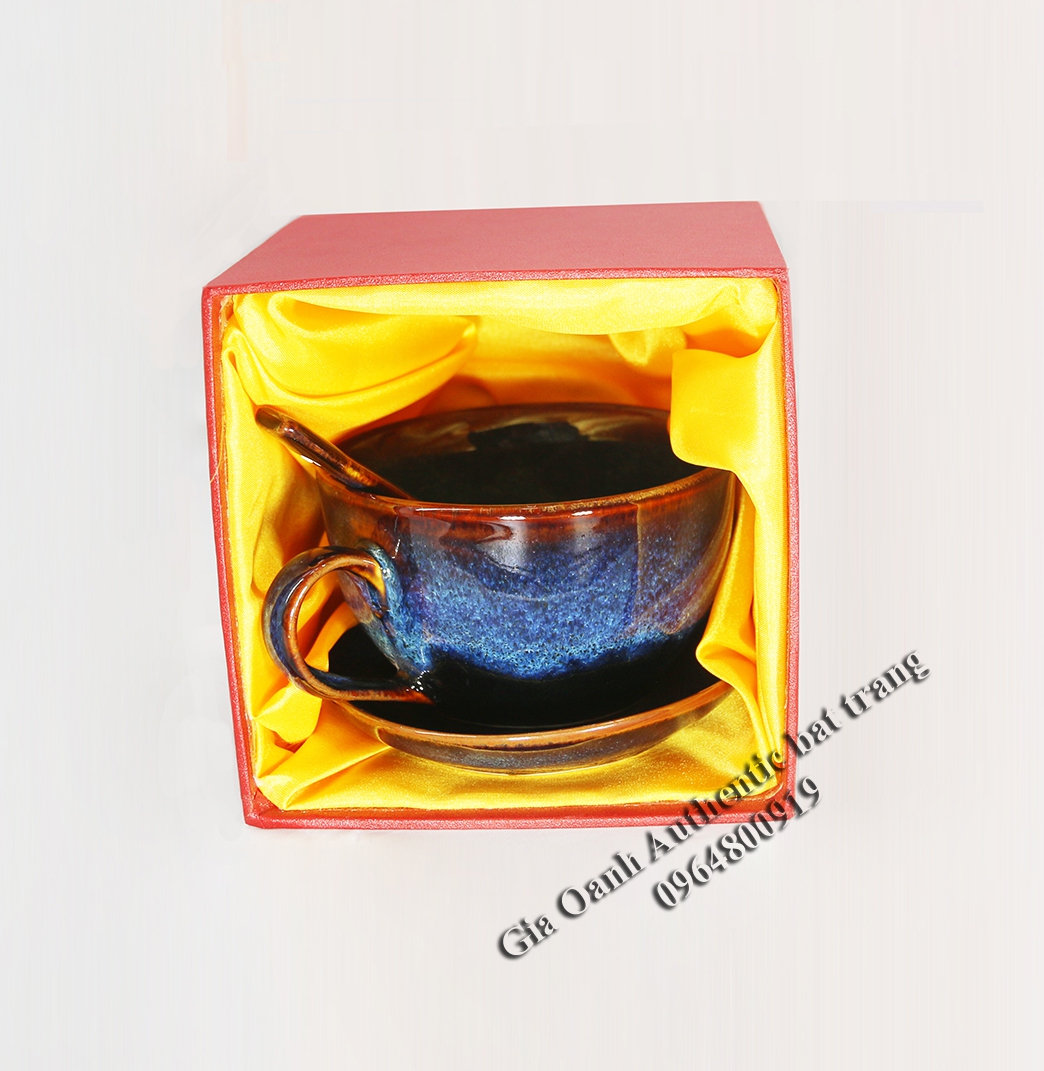 Sản phẩm quà tặng gốm sứ đẳng cấp sản xuất tại xưởng gốm sứ gia oanh authentic bat trang