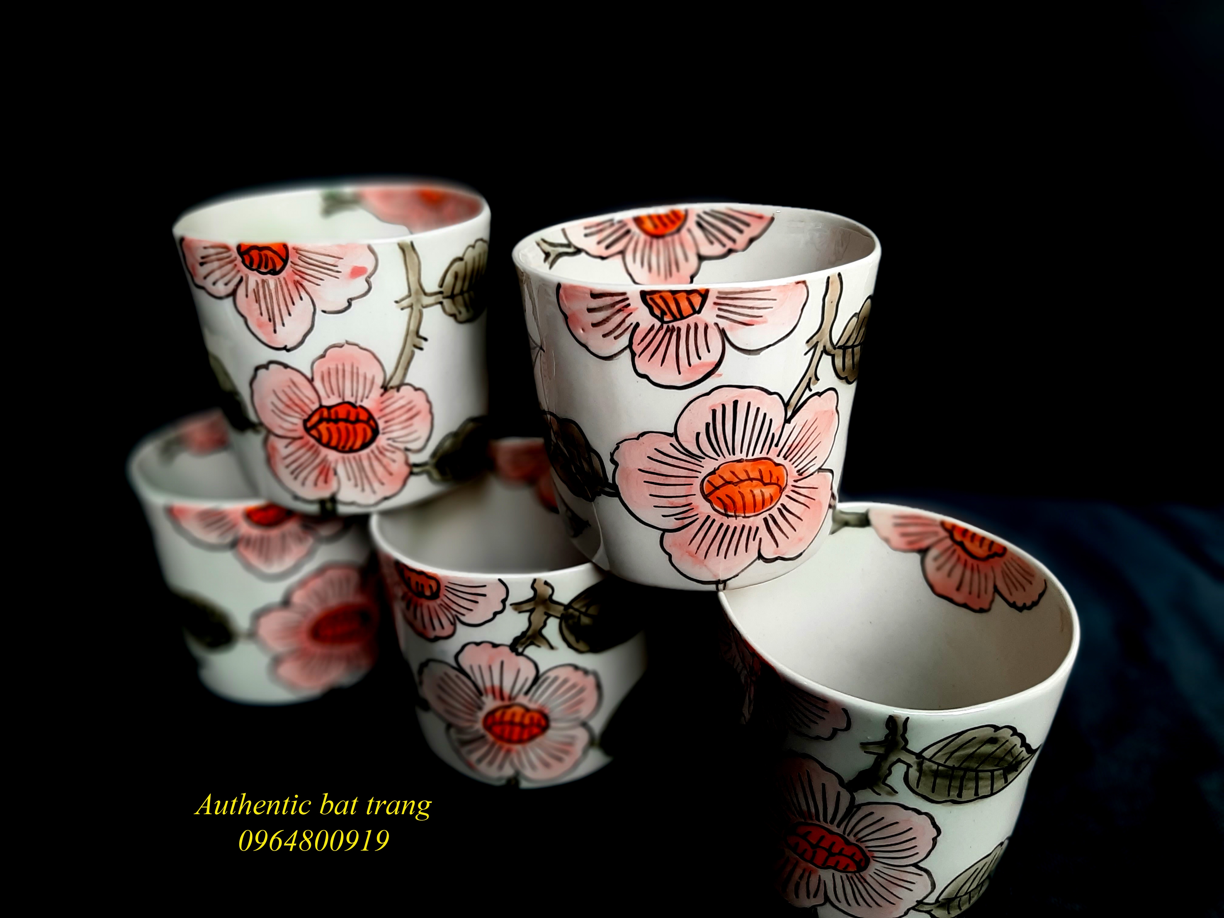 Cốc méo vẽ hoa đào tỉ mỉ cả trong lẫn ngoài