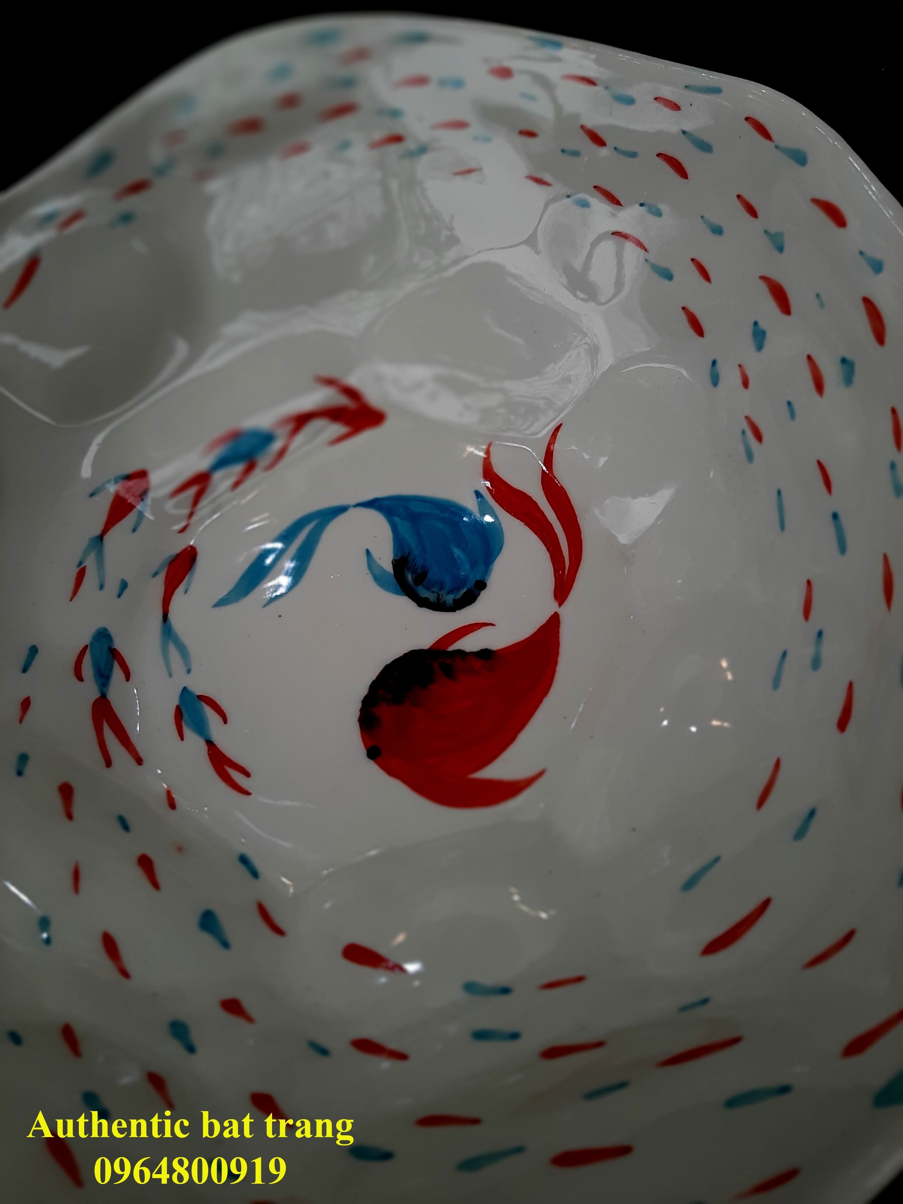 Fishes design plates  - hand painted/ đã cá vé tay made by Authentic bat trang